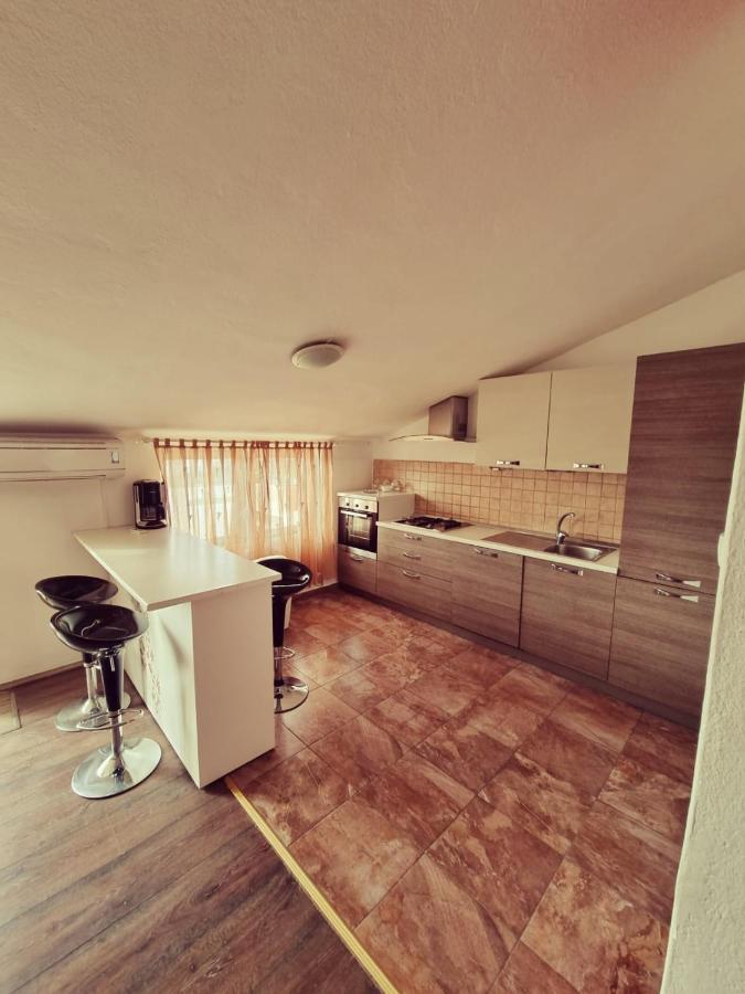 Apartments Nada Krk Town Exterior foto