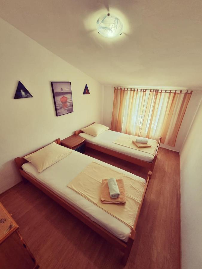 Apartments Nada Krk Town Exterior foto
